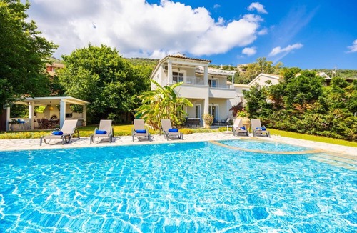 Apraos Villa | Ormos Beach House - Four Bedroom Villa, Sleeps 9