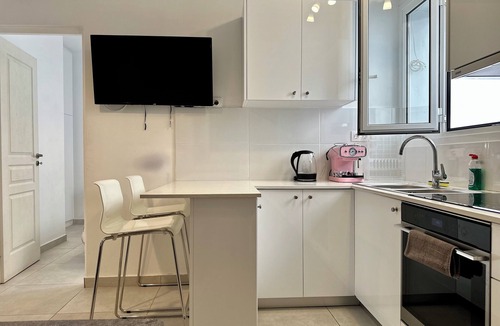 Petralona Apartment | P8 - 2 Bedrooms Jacuzzi Rooftop