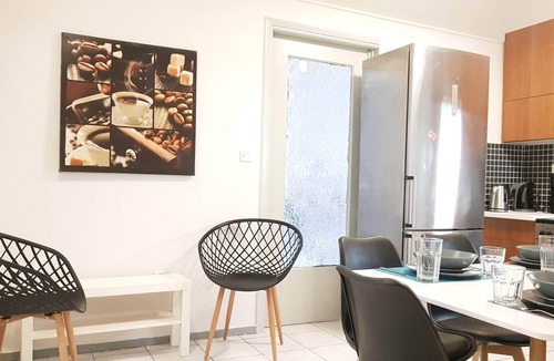 Mousio Apartment | Palette Apartment (Carmine) - Athens Center, 6 BD, 3 BATH