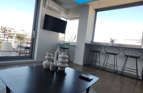 Kinosargous Apartment | Panoramic Acropolis View Retreat | Spacious Apartment on the Edge of Koukaki & Neos Kosmos
