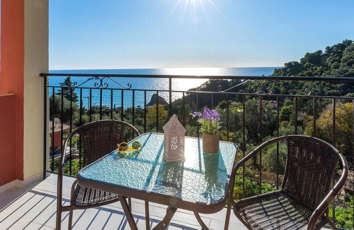 Parelia Apartment | Pelekas Beach, Studio Apartments with a pool
