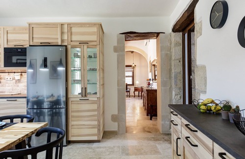 Monopari Villa | Penthe Manor House, Rustic Secret Retreat - Close to South and North beaches