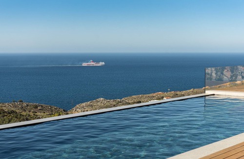 Apokoronas Villa | Perched high up but just 800 meters from the Cretan coast