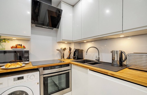 Belsize Apartment | Perfect Large Studio bedroom apartment in tranquil London neighbourhood