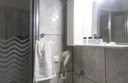 Menites Hotel | Perla Pool Hotel Andros