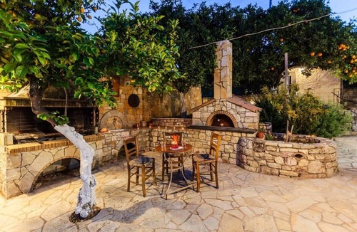 Messini Apartment | Petalidi Stone House with garden near the beach