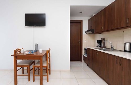 Heraklion Apartment | Philoxenia Heraklion Apt with Balcony