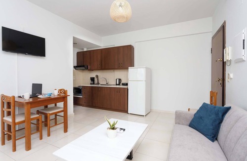 Heraklion Apartment | Philoxenia Heraklion Apt with Balcony