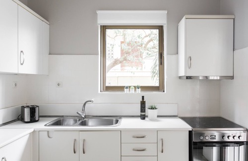 Khalandrion Apartment | Pleasant 2BR Apartment near HELEXPO