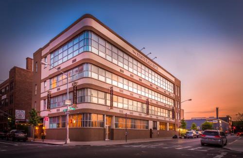 Williamsburg Hotel | Pointe Plaza Hotel