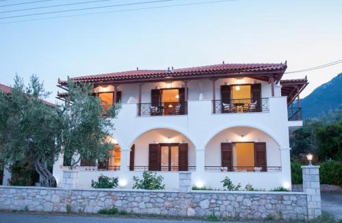 Poulithra Hotel | Polichni
