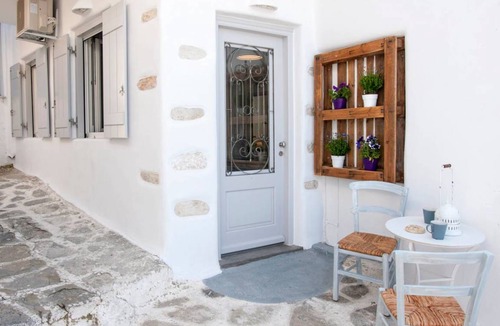 Parikia House | Portes View Traditional House