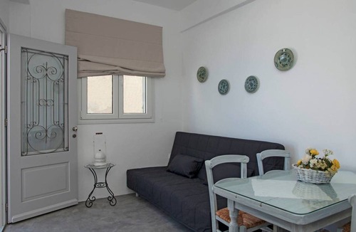 Parikia House | Portes View Traditional House