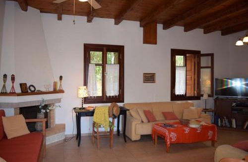 Prines Villa | Premium Rethymno Villa 3 Bedrooms Villa Hinaki Private Garden Private Outdoor Pool Bbq Outdoor Sitting And Dining Area Prines