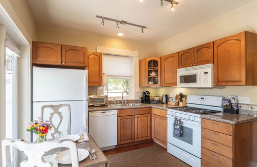 Roseburg House | Private bungalow with AC in charming Roseburg