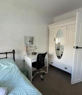 Warrane House | Private Double Room Shared Bathroom