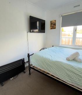 Warrane House | Private Double Room Shared Bathroom