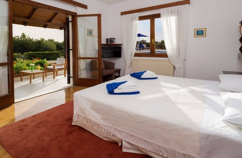 Atsipópoulon Villa | Private Holiday Villa With Amazing Views & Large Private Pool (Rithymna Mansion)