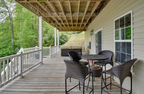Goodview House | Private Hot Tub! Getaway on Smith Mountain Lake