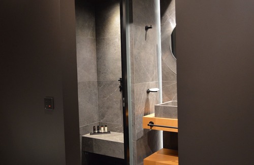 Monastiraki Apartment | Private Pool Luxury with Hammam & Jacuzzi | Nikiou Suites