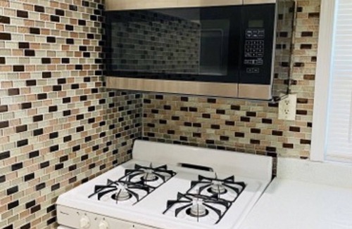 Rochdale House | Quick rides to JFK, train station, malls & casino.