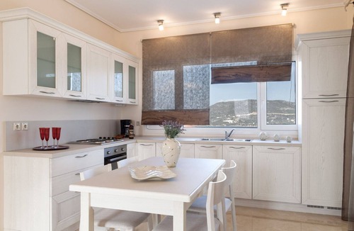 Samos Apartment | R 3122 Villa Fife With Living Room.Guest Laundry & Garden View