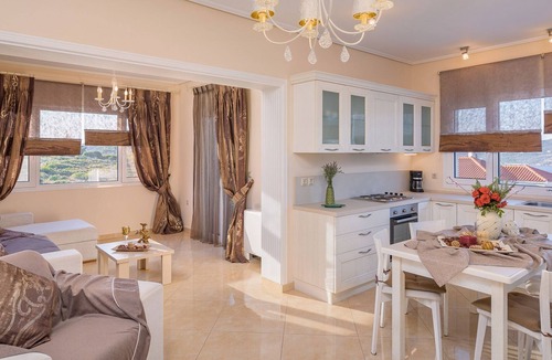 Samos Apartment | R 3122 Villa Fife With Living Room.Guest Laundry & Garden View