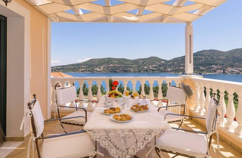 Samos Apartment | R 3122 Villa Fife With Living Room.Guest Laundry & Garden View