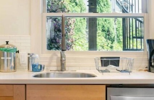 Bernal Heights Apartment | Recharge in Lush Gardens in the Heart of Bernal Heights
