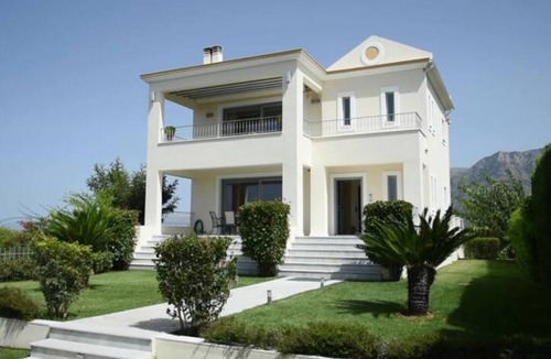 Agrilos Villa | Relax in the private Luxury Villa Dion and enjoy your vacation in Messinia.