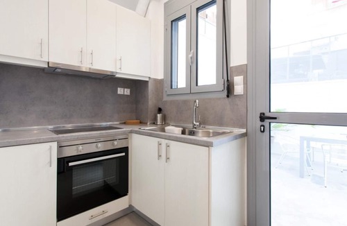Neos Kosmos House | Renovated 2025 4 Bdr House Near Acropolis - New Beds Terrace Green Yard
