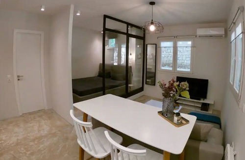 Kifisia Apartment | Renovated apartment in Kifissia Center near Metro