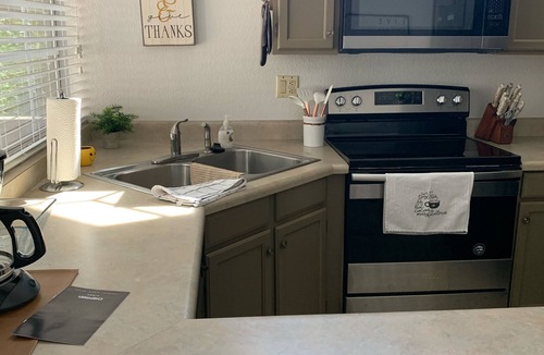 Val Vista Lakes Condo | Resort Style Condo for Rent in Beautiful Beach Club Village. Long and short rent