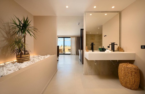 Almiros Beach Hotel | Restia