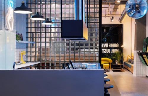 Omonia Hostel | Retroverse Hostel