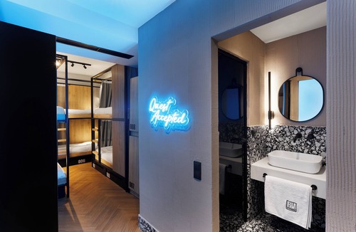 Omonia Hostel | Retroverse Hostel