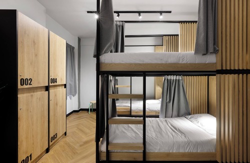 Omonia Hostel | Retroverse Hostel
