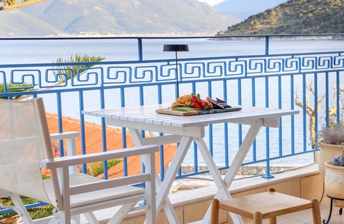 Agia Efimia Apartment | rodakino - Seafront Apartment