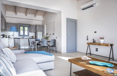Sarlata Villa | ROMEO & JULIET Villas -Stunning new modern villas at Svoronata