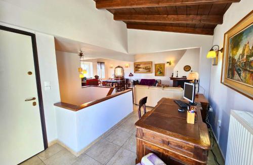 Agios Dimitrios Apartment | Roof Garden Loft