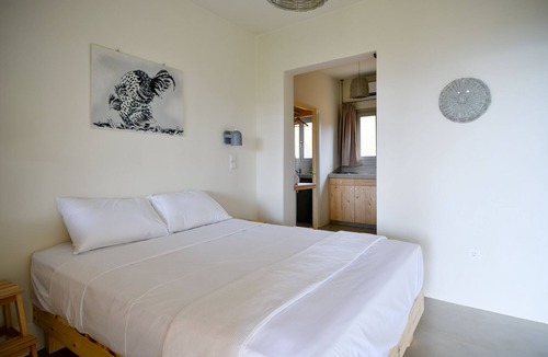 Kipri Hotel | Rooster Guesthouse Rooms - Standard Apartment