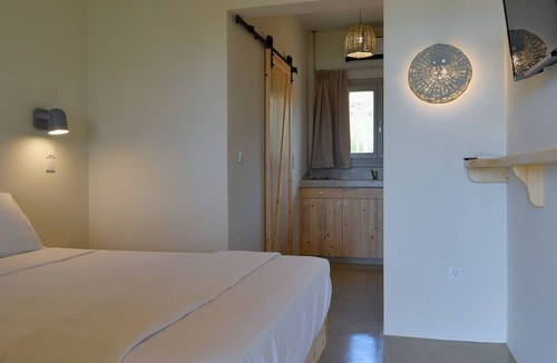 Kipri Hotel | Rooster Guesthouse Rooms - Standard Apartment
