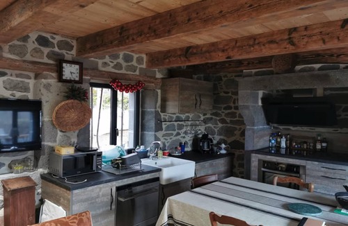 Mont-Dore House | Rustic Mont-Dore Family Cottage
