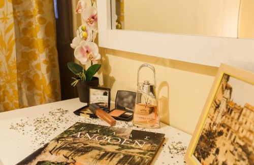 Kinosargous House | Safe, Central, Smart Double Rooms in apartment, next metro station walk to Acropolis