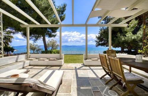 Eretria House | Salt & Stone Beachfront Retreat by Estia