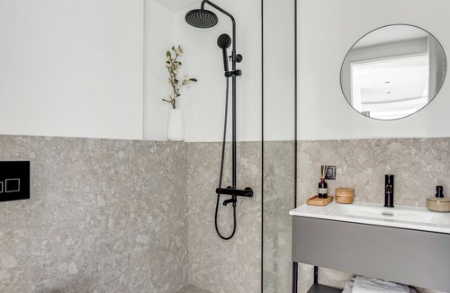 Thessaloniki Apartment | Sanders Arch - Efficient Family Apt w Balcony