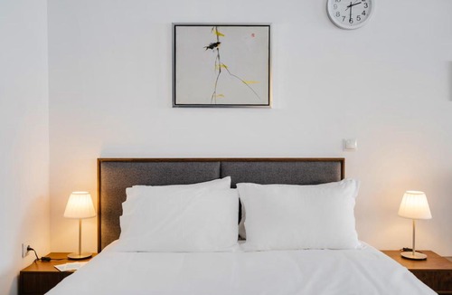 Neapoli Apartment | Sanders Home Suites - Charming Downtown Studio