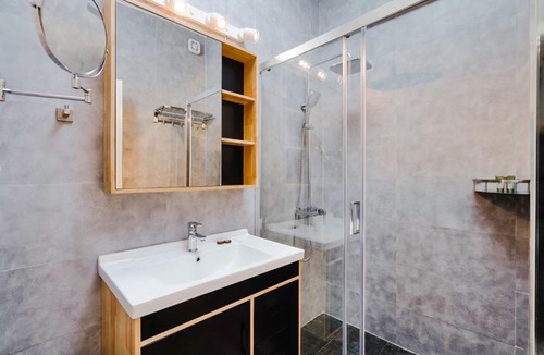 Neapoli Apartment | Sanders Home Suites - Charming Downtown Studio
