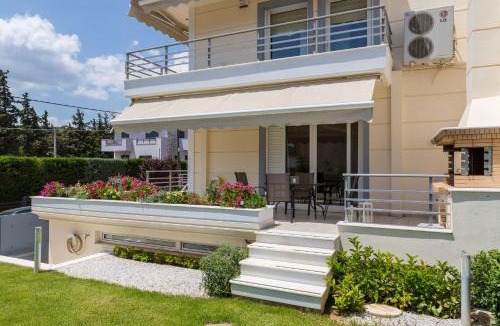 Marathon Villa | Santa Barbara Garden and Pool Home