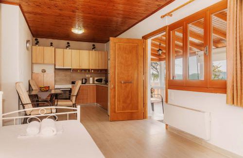 Molos House | Sea Breeze Oasis (Tranquil Coastal Escape)